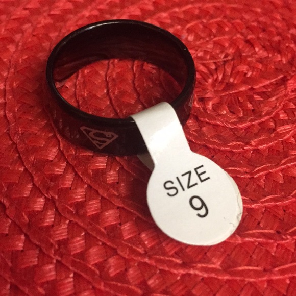 NWT Men’s Stainless Steel Superman Etched Ring. - Picture 4 of 5